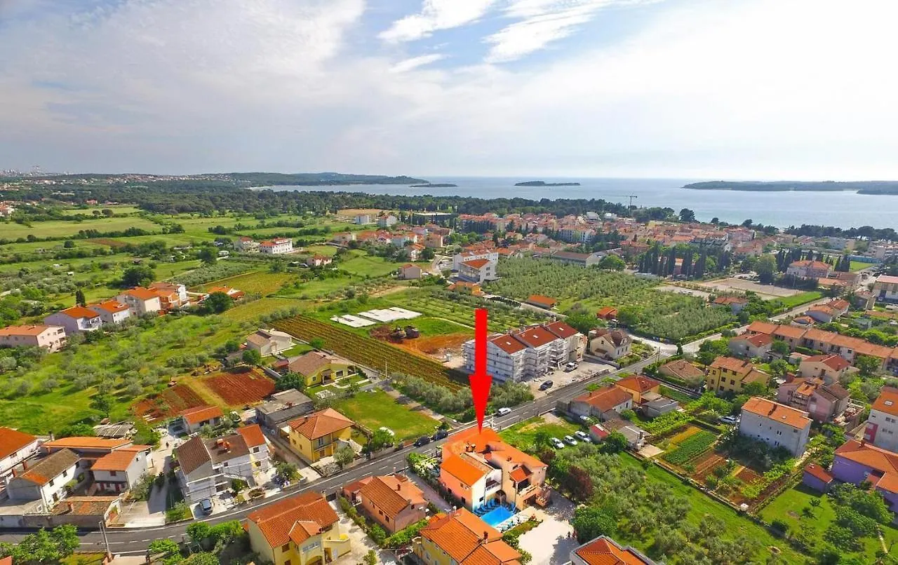 Family Friendly Apartments With A Swimming Pool Fazana - 19595