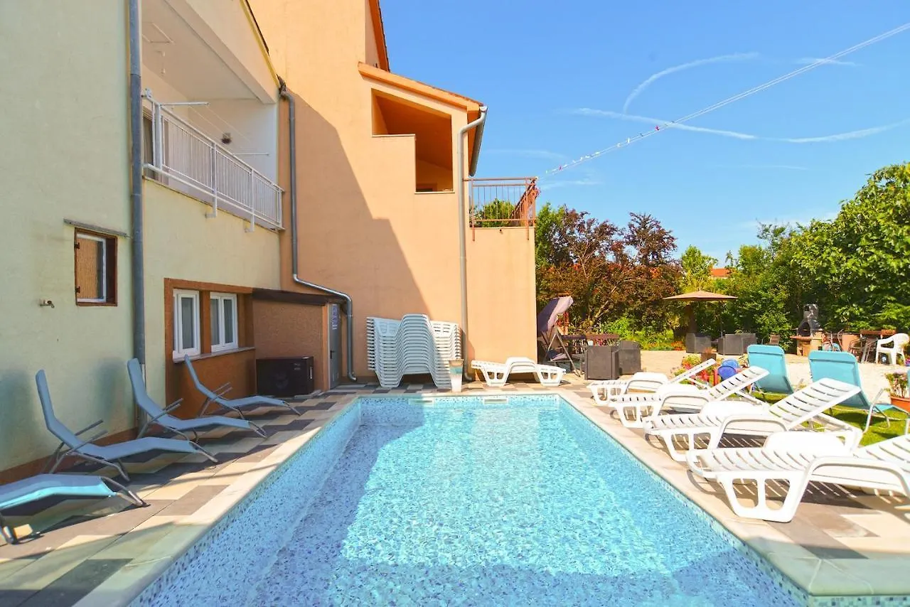Family Friendly Apartments With A Swimming Pool Fazana - 19595 0*,