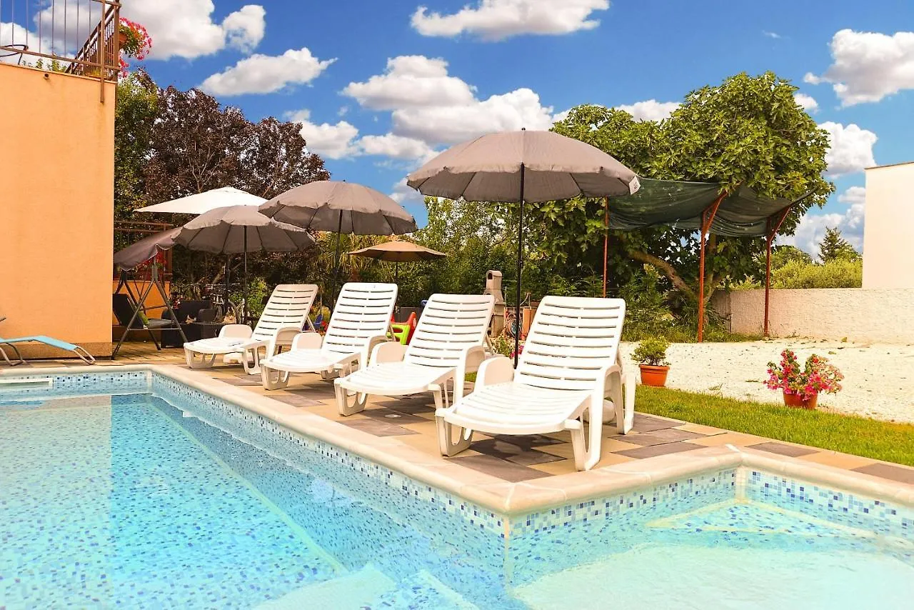 Family Friendly Apartments With A Swimming Pool Fazana - 19595 Croatia