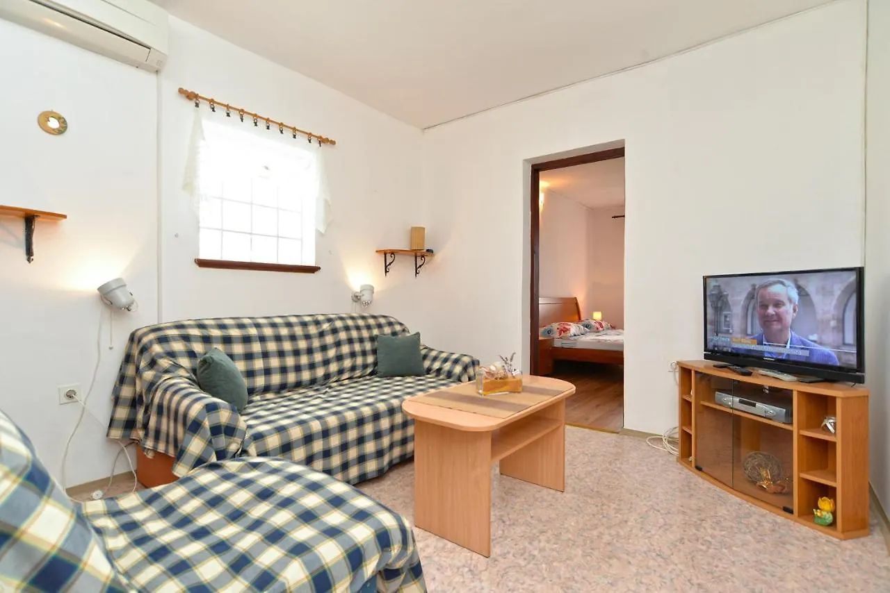 Family Friendly Apartments With A Swimming Pool Fazana - 19595