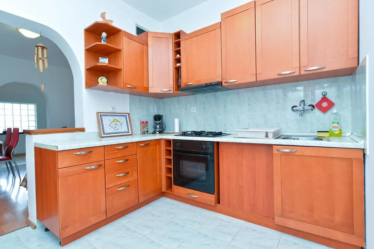 Family Friendly Apartments With A Swimming Pool Fazana - 19595 Croatia