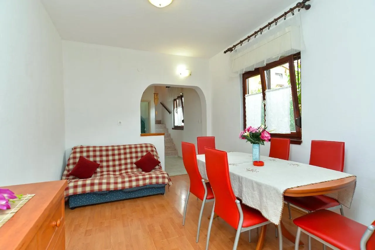 Family Friendly Apartments With A Swimming Pool Fazana - 19595